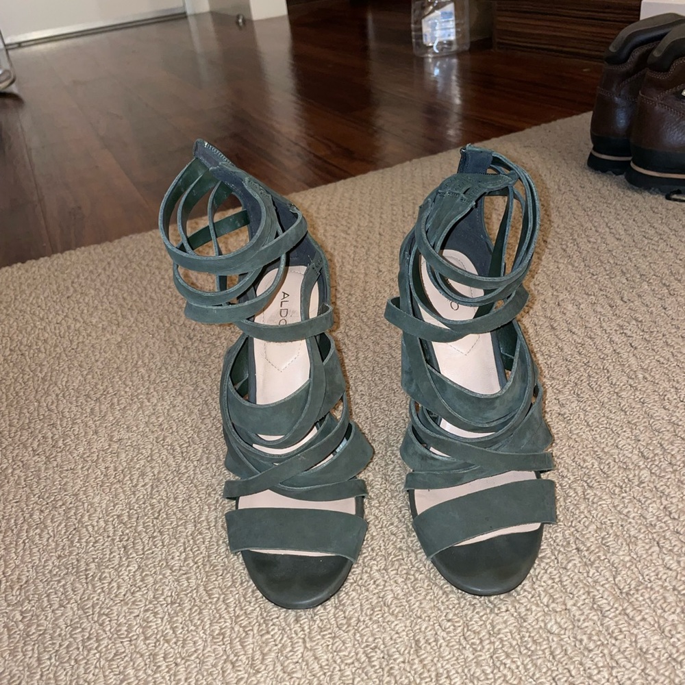 Sandals size US9/ Eur 40